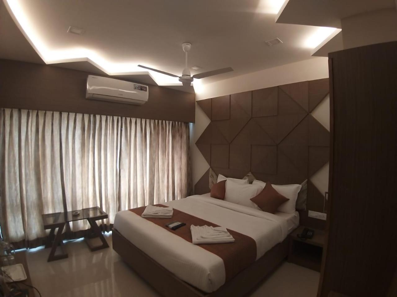 Grand Elegant Hotel Chennai Exterior photo